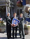 Peter Vaas, Jim Connelly und Fritz Schramma freuen sich übers Kölner NFL Europe-Team.
